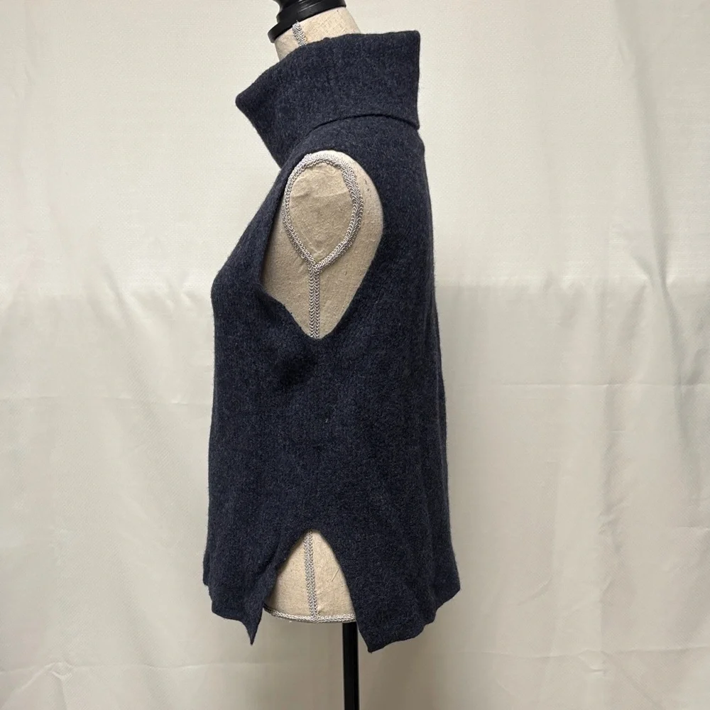 Aritizia Community Navy Sleeveless Turtleneck Sweater - Picture 3 of 10
